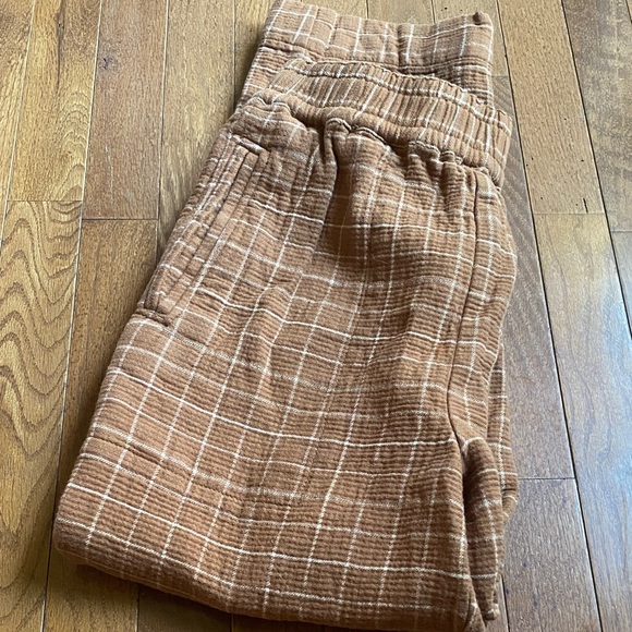 $82 Madewell Waffled Pull-On Check Pant in Brown - Picture 6 of 6